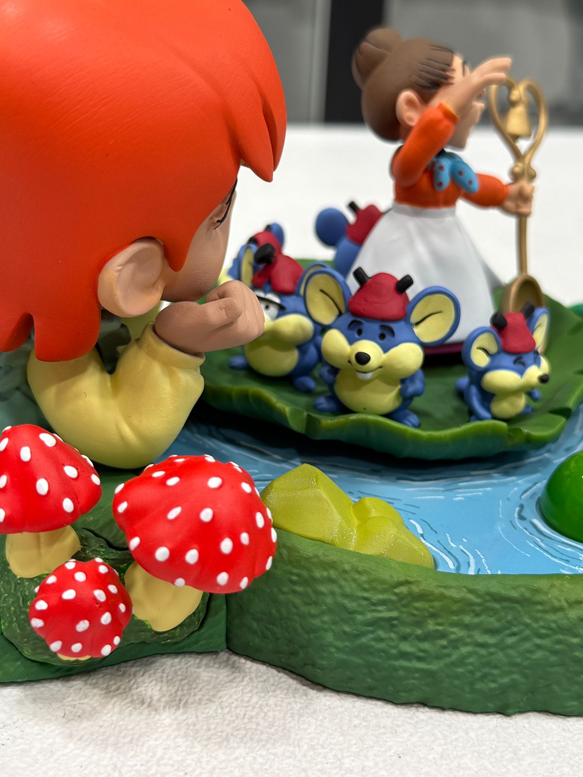 mr.s spoon (السيدة ملعقة) mr.s spoon (السيدة ملعقة)